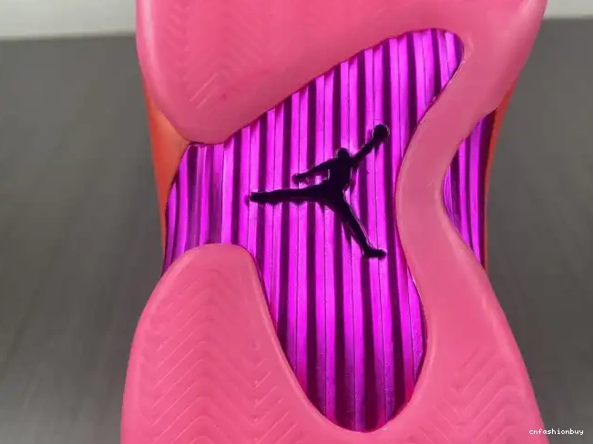 Shocking Retro Low (W) 14 Pink Jordan DH4121-600 0427